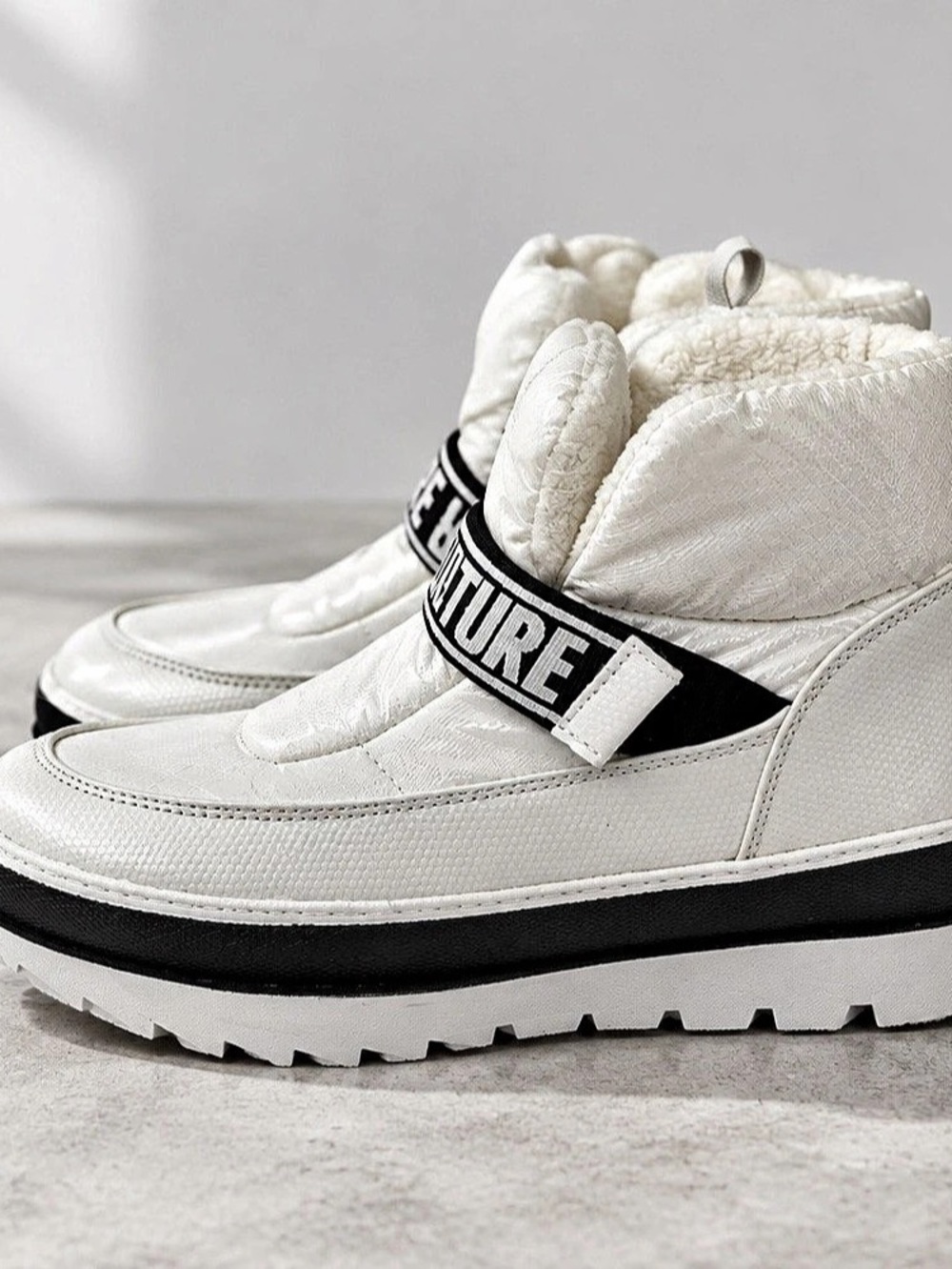 Juicy Couture Veronica Women 8 White Black Puffer Faux Fur Lined Platform Boots